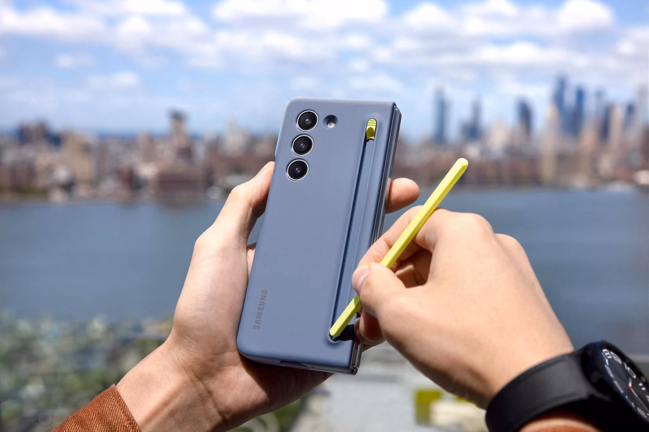 ốp lưng kèm spen zfold5